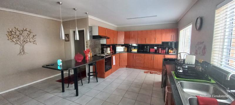 4 Bedroom Property for Sale in Gustrouw Western Cape